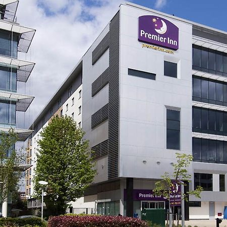 Premier Inn London Ealing Brentford Exteriör bild