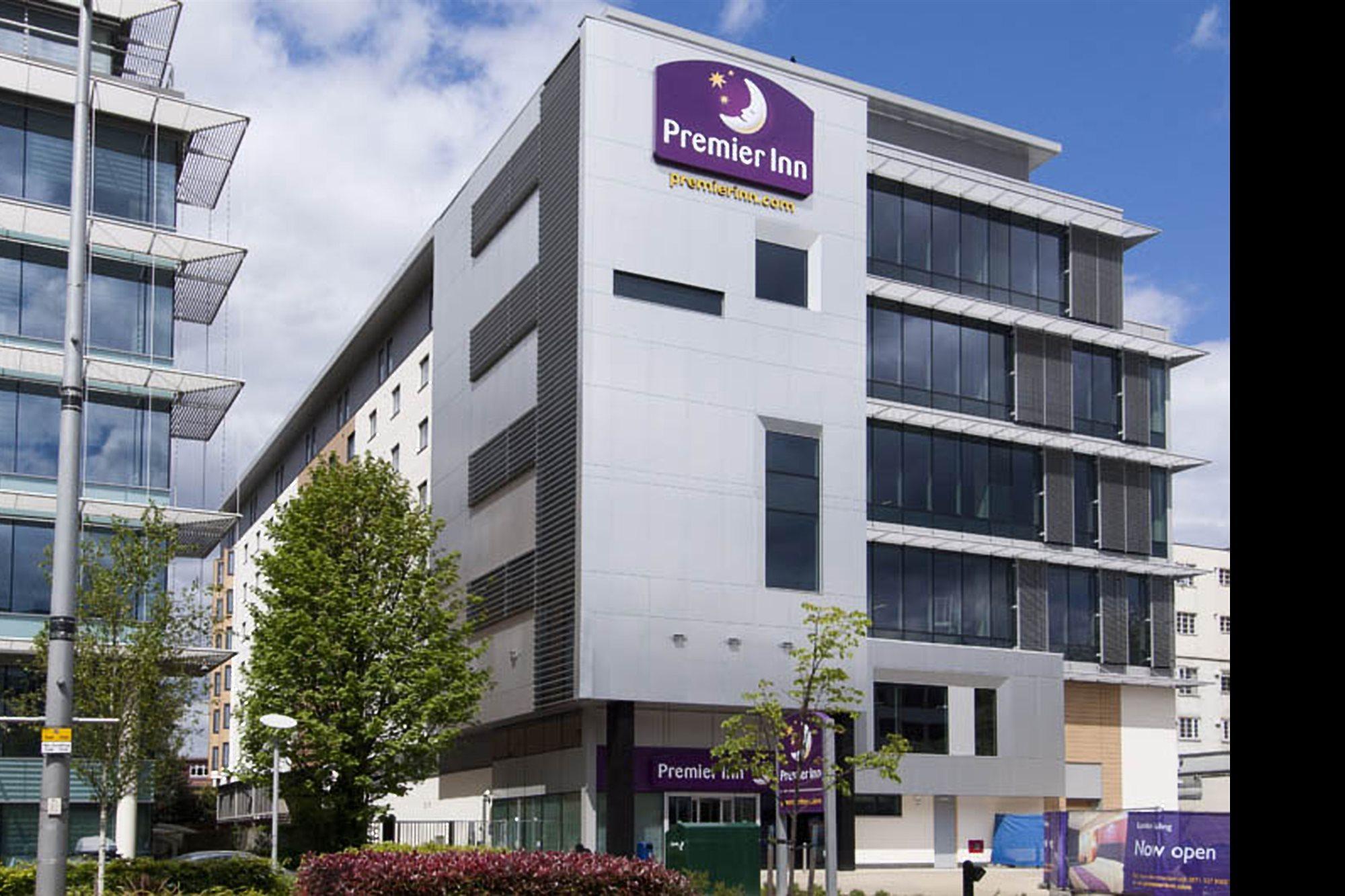 Premier Inn London Ealing Brentford Exteriör bild