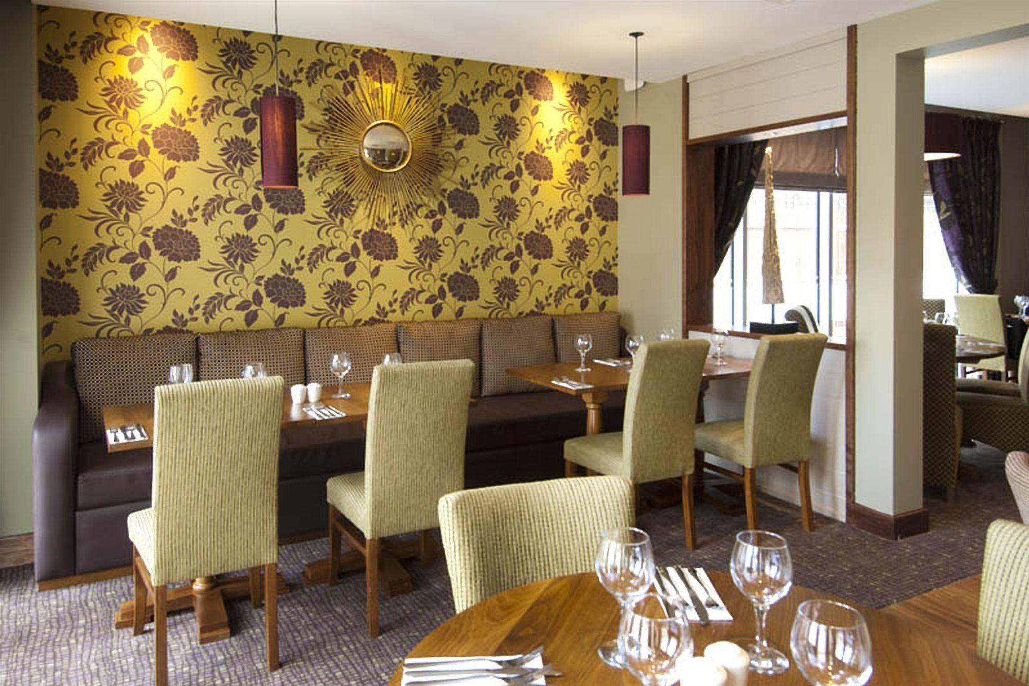 Premier Inn London Ealing Brentford Exteriör bild