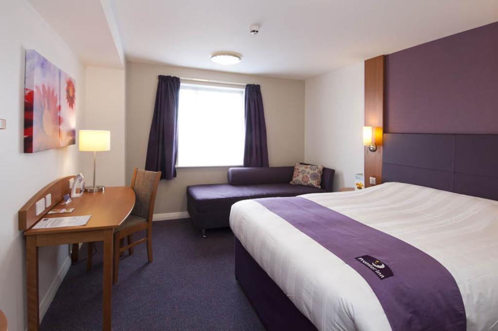 Premier Inn London Ealing Brentford Rum bild