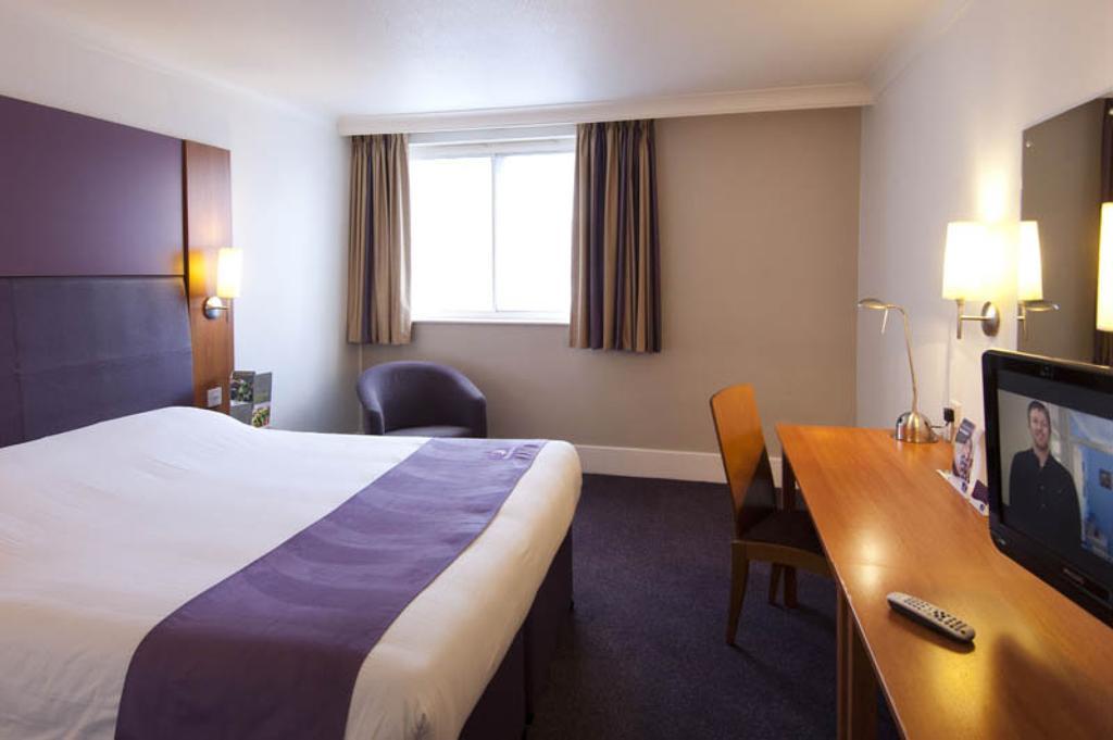 Premier Inn London Ealing Brentford Rum bild