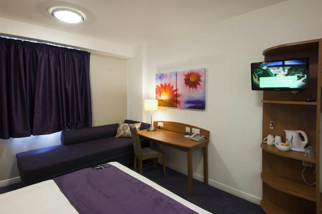 Premier Inn London Ealing Brentford Rum bild