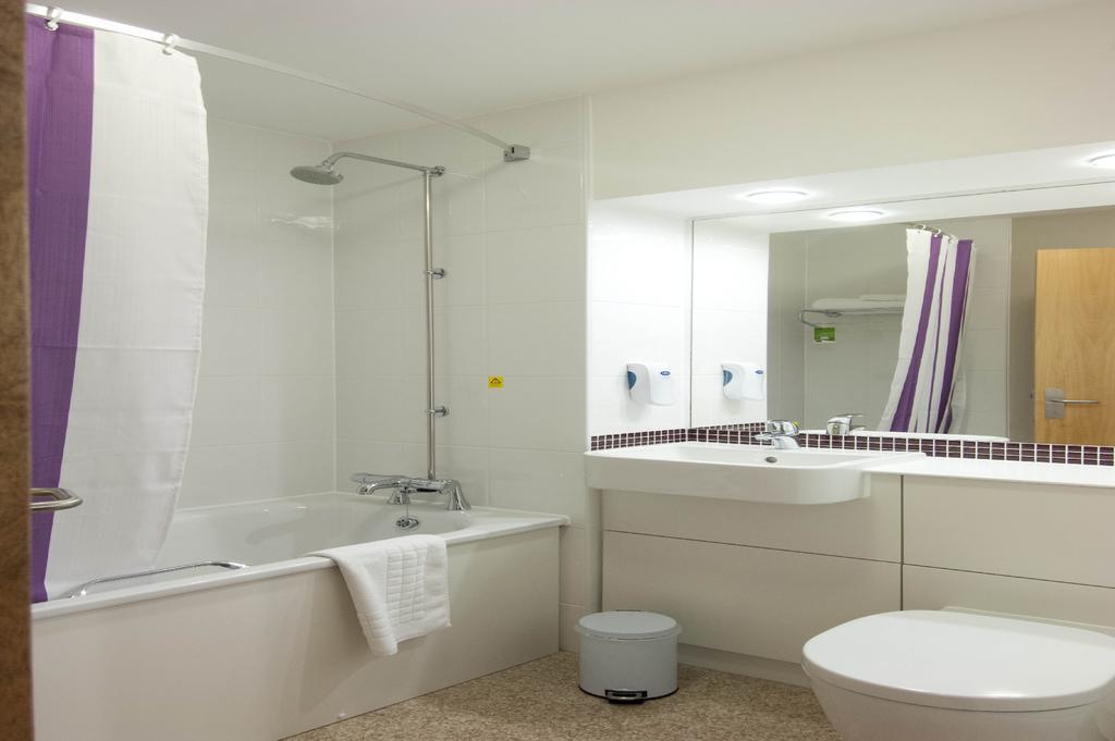 Premier Inn London Ealing Brentford Rum bild