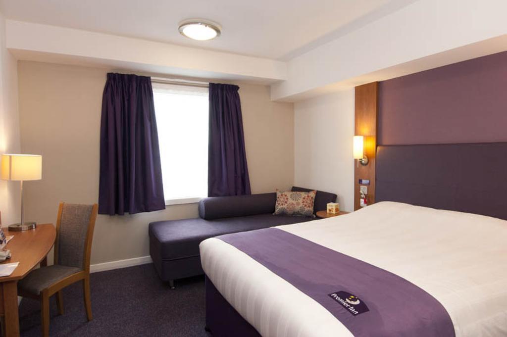 Premier Inn London Ealing Brentford Rum bild