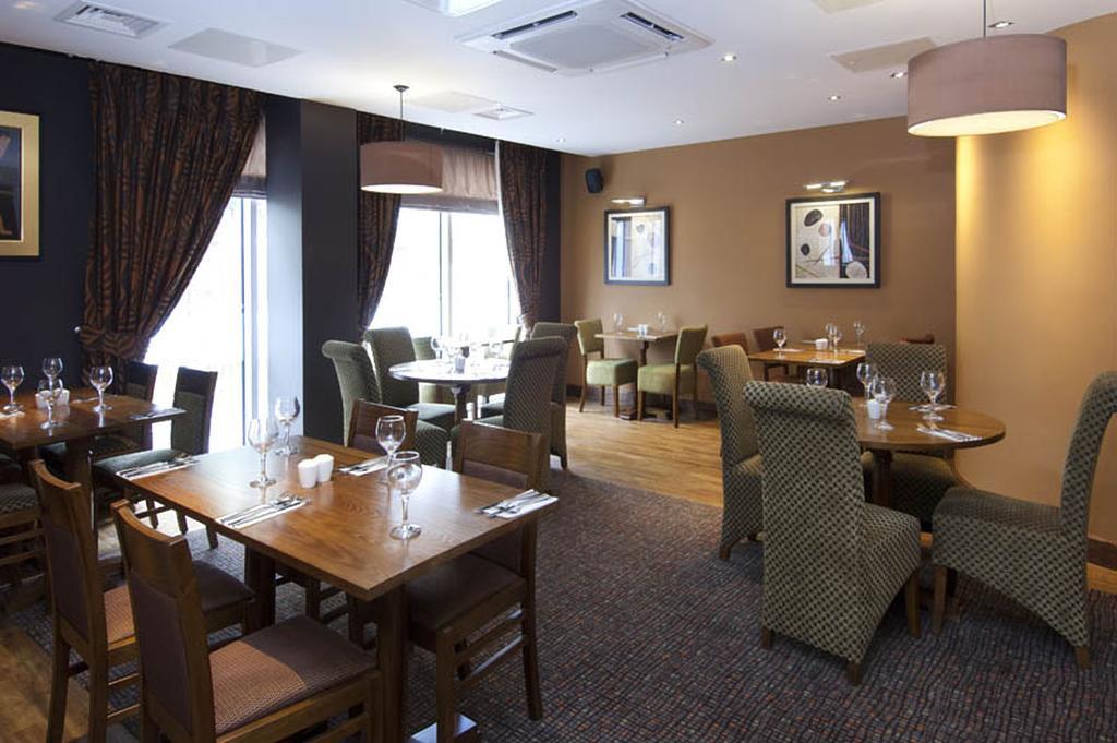 Premier Inn London Ealing Brentford Exteriör bild