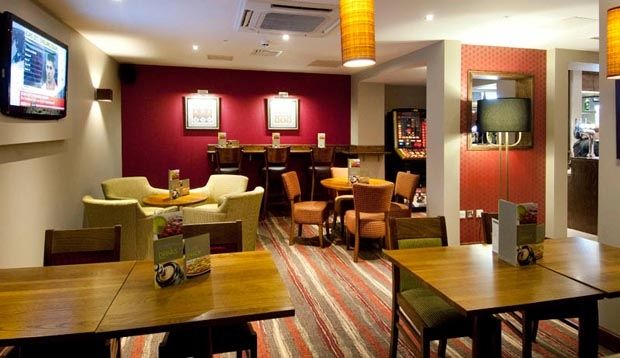 Premier Inn London Ealing Brentford Exteriör bild
