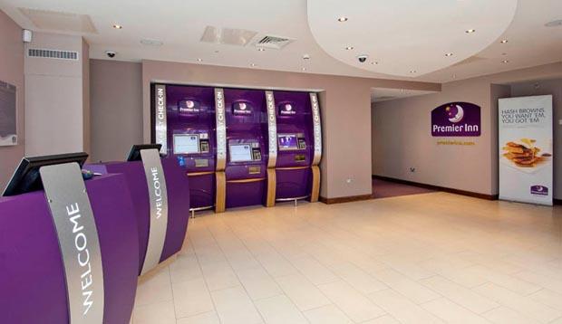 Premier Inn London Ealing Brentford Exteriör bild