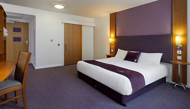 Premier Inn London Ealing Brentford Exteriör bild