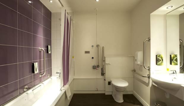 Premier Inn London Ealing Brentford Exteriör bild